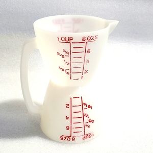 Tupperware dual wet & dry measuring cups all in one